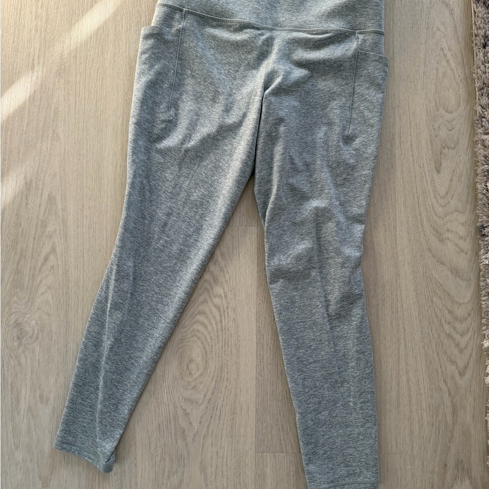 Athleta Women's Heather Gray SALUTATION 2 stash (pockets!)